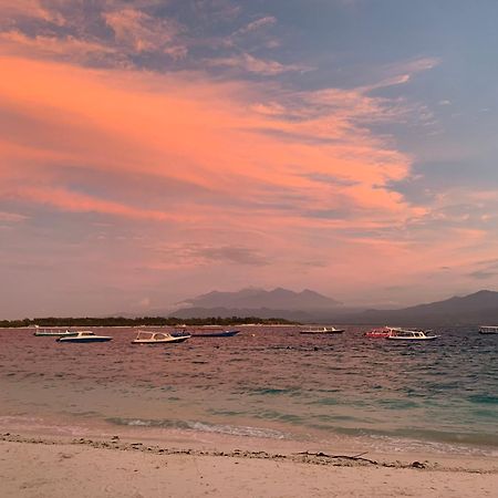 Diversia Diving Club & Bungalows Gili Trawangan Exterior photo
