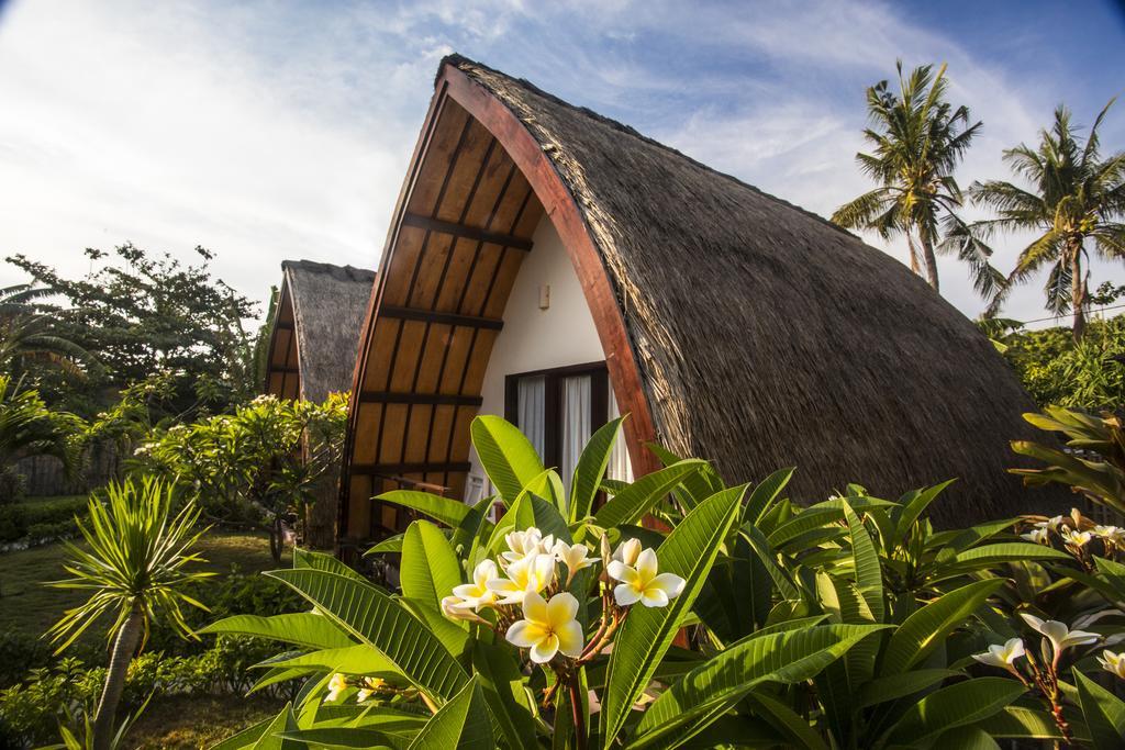 Diversia Diving Club & Bungalows Gili Trawangan Exterior photo