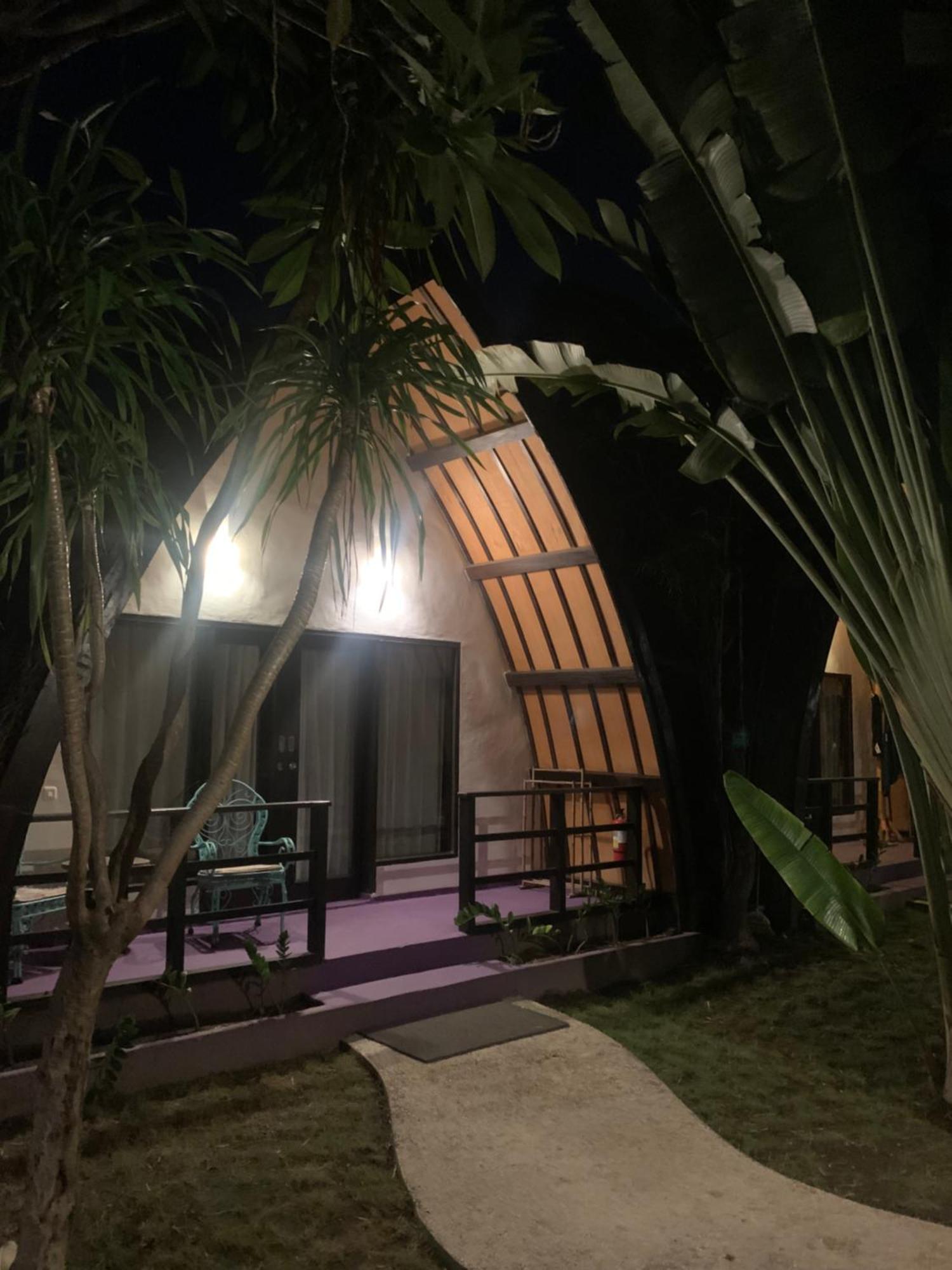 Diversia Diving Club & Bungalows Gili Trawangan Exterior photo
