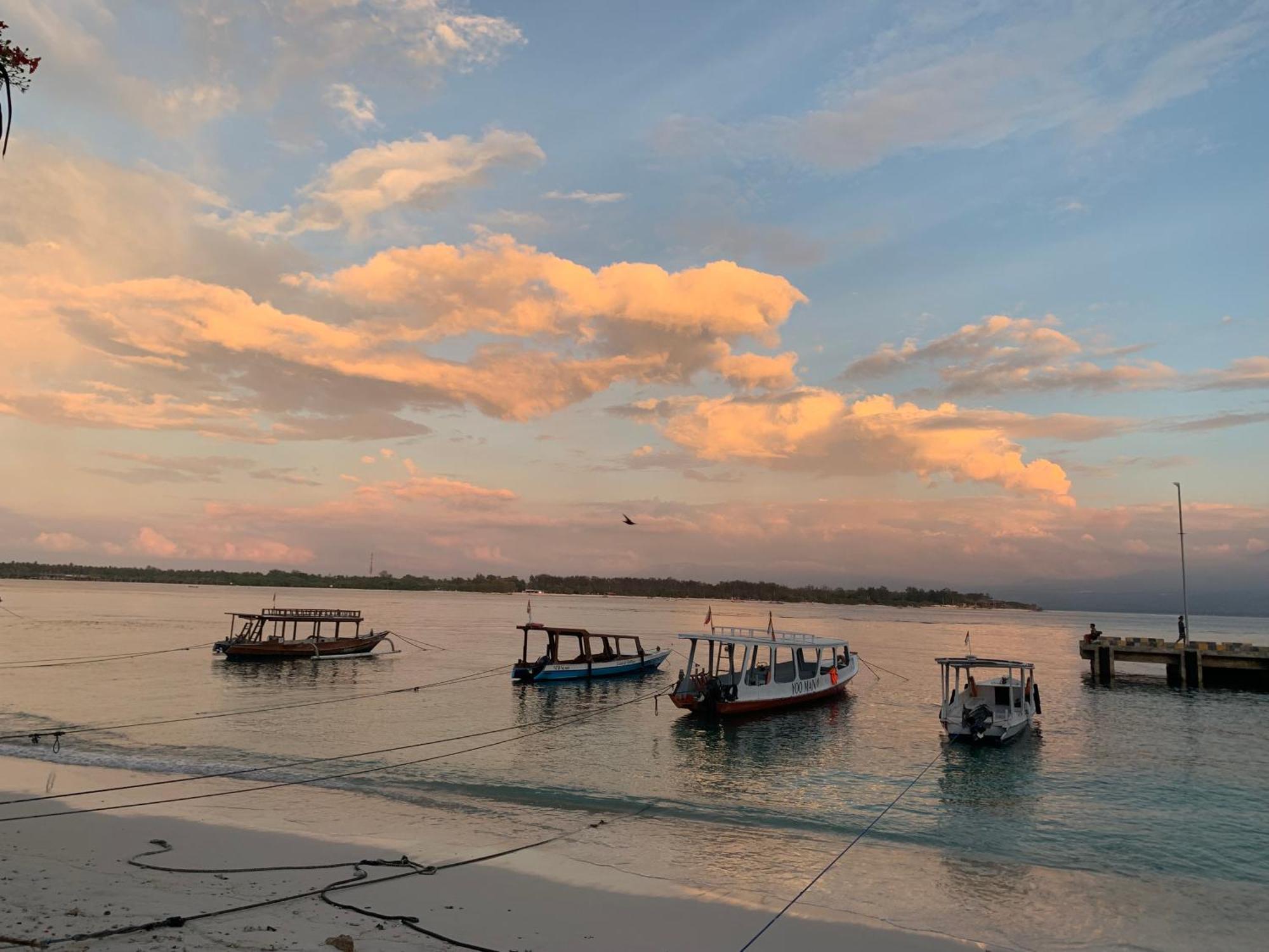 Diversia Diving Club & Bungalows Gili Trawangan Exterior photo