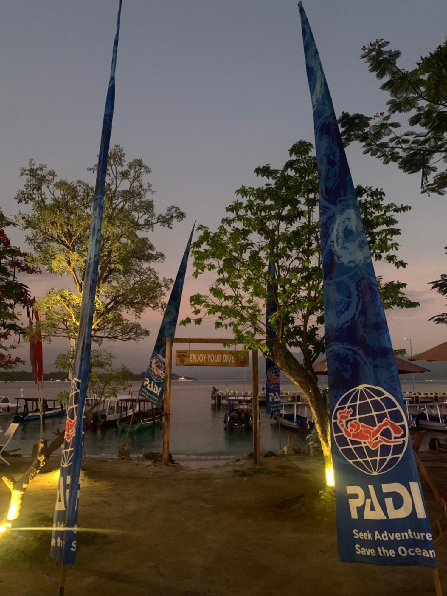 Diversia Diving Club & Bungalows Gili Trawangan Exterior photo