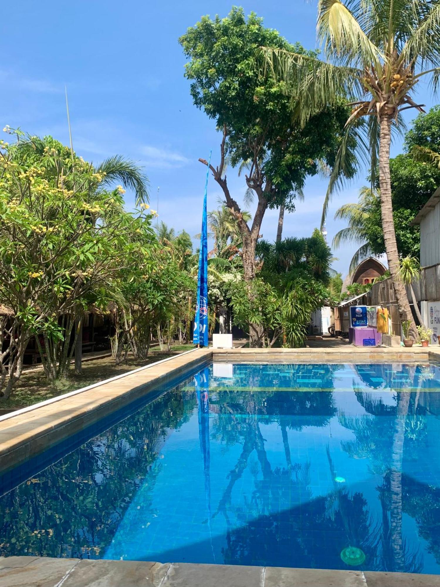 Diversia Diving Club & Bungalows Gili Trawangan Exterior photo