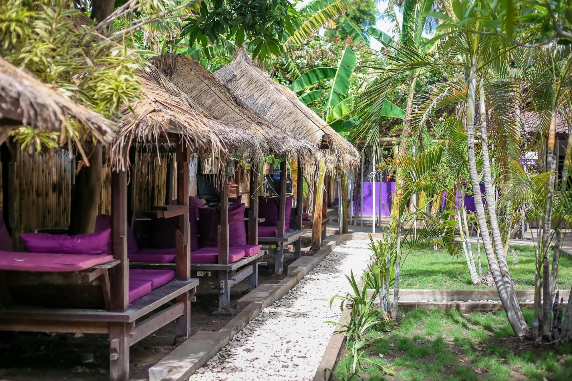 Diversia Diving Club & Bungalows Gili Trawangan Exterior photo